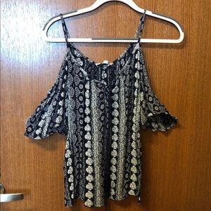 ❗️Bundle 3 Sale ❗️Navy and White Cold Shoulder Top